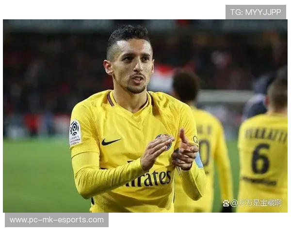 足球二号后卫球星是谁 足坛二号位球员的影响力与传奇故事分析