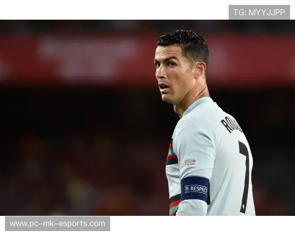 足球明星生涯解说员揭秘：他们背后的故事与独特视角分析